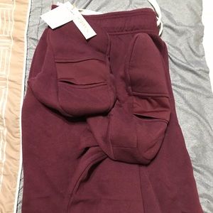 Men’s Feejays XXL. Sweatpants w/built in slippers